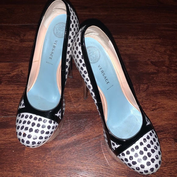 Shoes - Picture 2 of 4